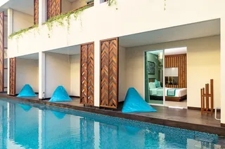 Pool Access room