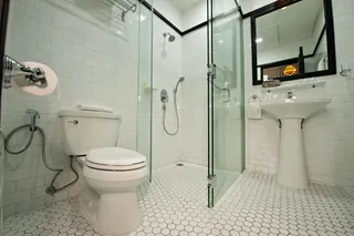 Classic Room bathroom