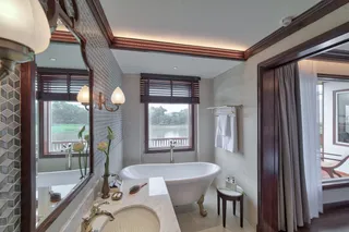 Spacious bathroom