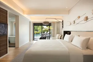 Seaview pool access room