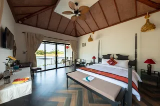 West Lake Villa