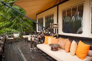 Deluxe tent deck