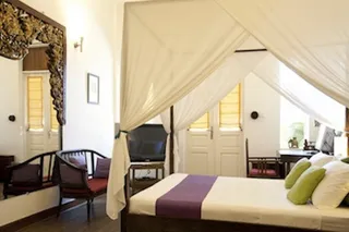 Deluxe pool view room