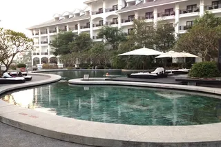 Swimming pool & terrace