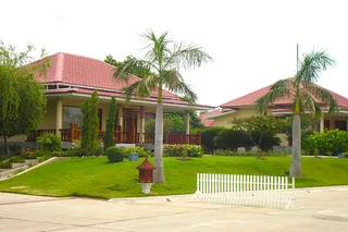 Typical bungalows at Win Unity