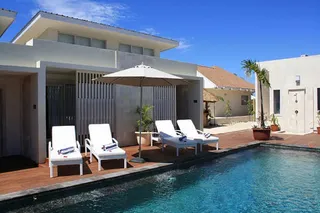 Pool-View Suite
