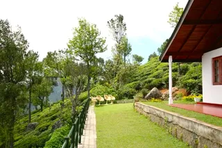The well manicured gardens at Cottage Rose