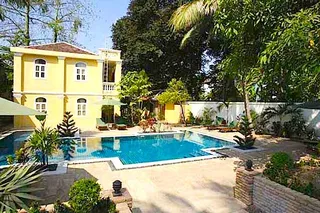 Swimming pool & terrace