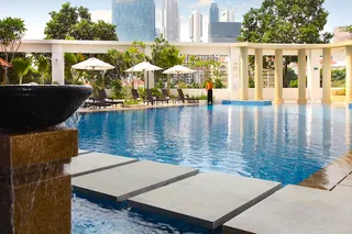 Swimming pool & terraces