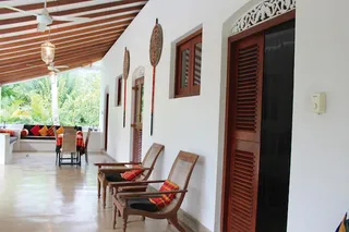 Hotel lobby & lounge area