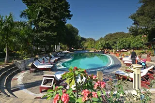 Swimming pool & jacuzzi