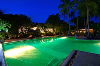 The pool, bar & gardens by night