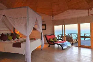 Jacuzzi Water Villa interior