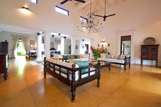 Hotel lounge & lobby area