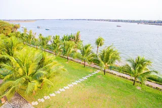 Next to the Thu Bon River