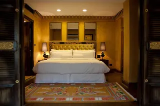 Gold suite