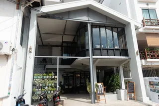 Bloom Boutique Hotel & Cafe