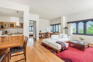 COMO Suite living room